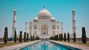  The Magnificent Taj Mahal in Agra 